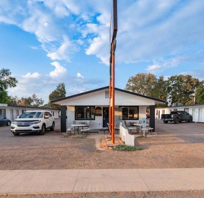 Building Photo - 187 W Center St