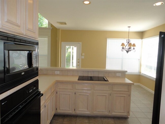 Building Photo - 3415 Woodbine Pl