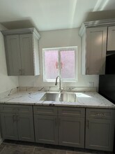 Building Photo - 2333 S Mansfield Ave