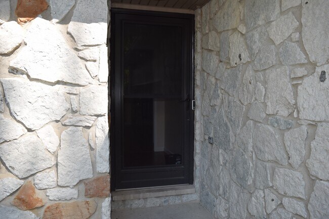 Building Photo - 10 Marley Ct