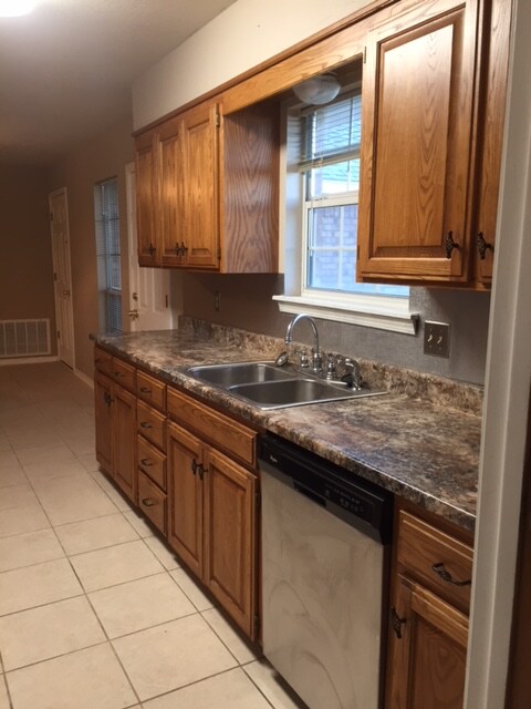 Foto del edificio - 3414 Reeder Dr