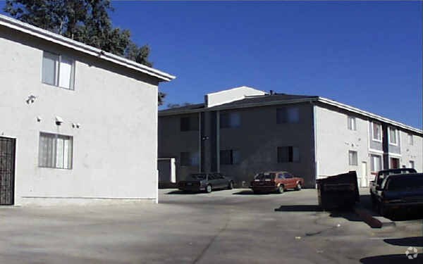 Foto del edificio - 6625-6627 Tait St