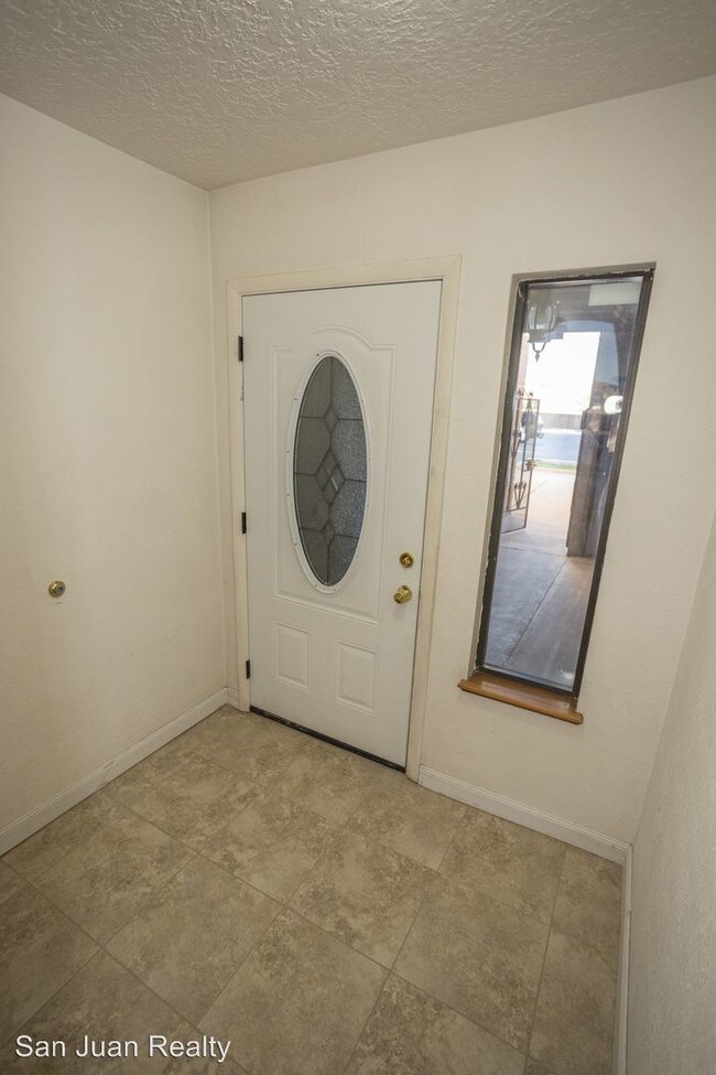 Building Photo - 1058 E Navajo St