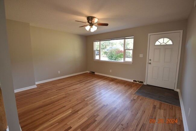 Foto del edificio - 3 Bedroom 2 Full Bath Home IN Greenfield