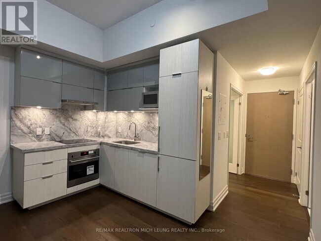 Photo du bâtiment - 18 Rouge Valley Dr W