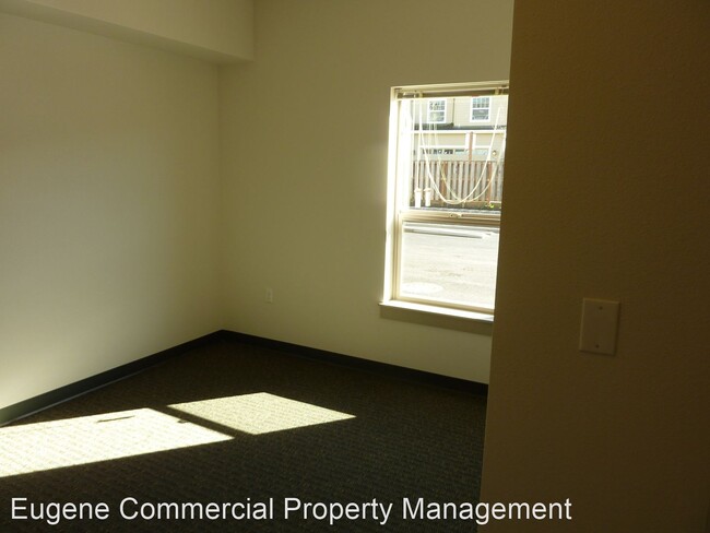 Building Photo - 2480 Lakeview Dr