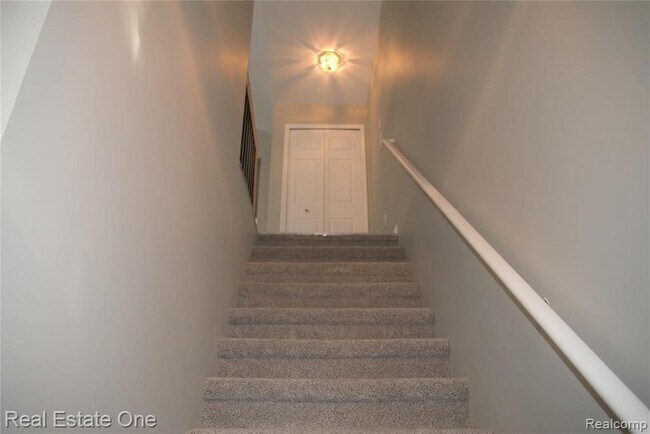Foto del edificio - 5400 Pine Aires Dr