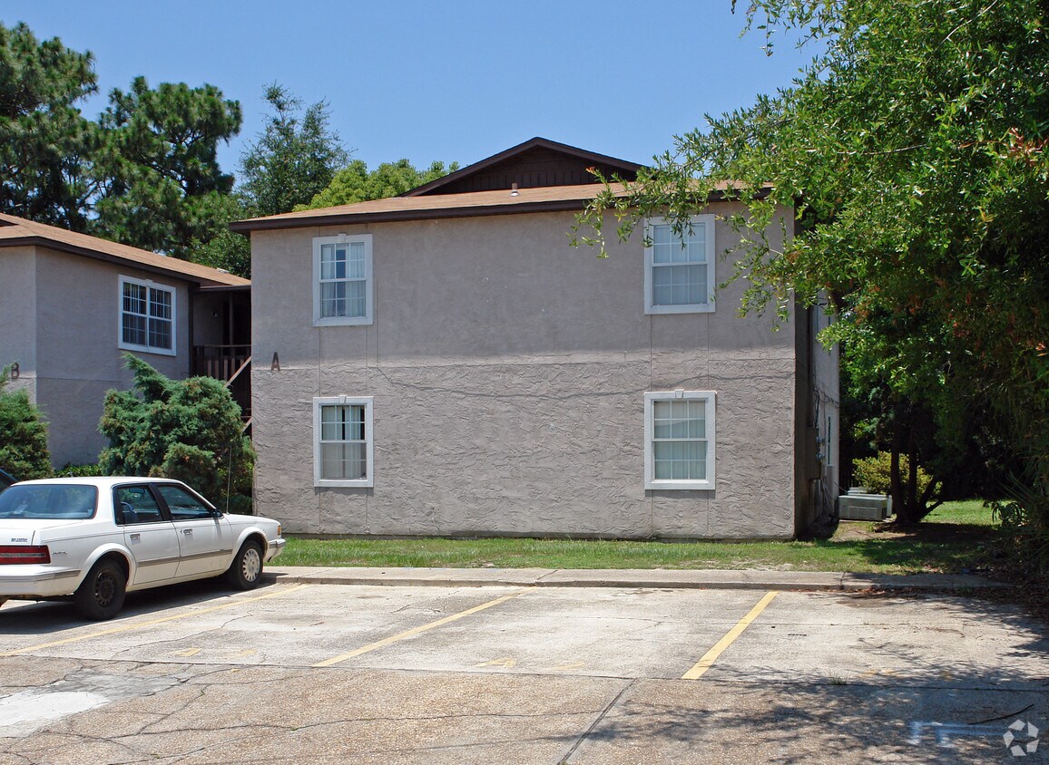 Building Photo - Redmond Apartments