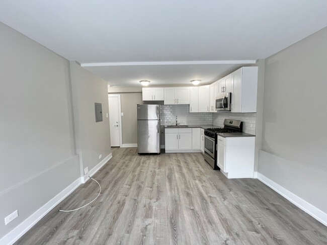 Building Photo - 2555 W Fitch Ave