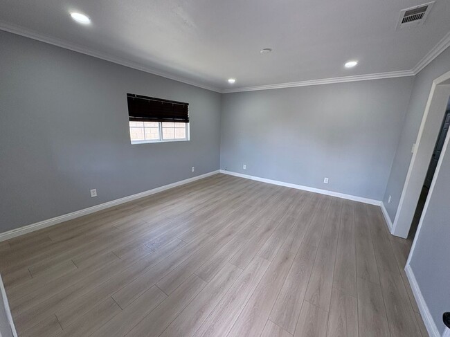 Foto del edificio - 4925 Chino Ave