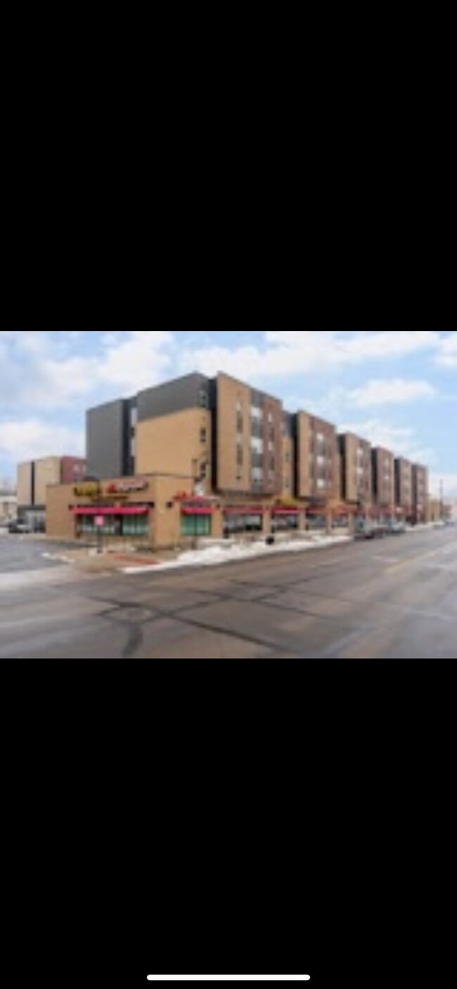 Building Photo - 340 6th Ave S