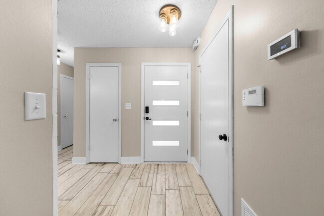 Foto del edificio - 3030 Blue Pine Ln