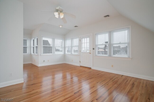 Building Photo - 54 Franklin Pl