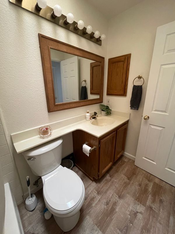 Foto del edificio - 100 Bittercreek Dr