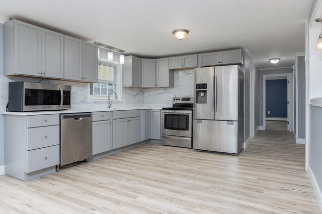 Building Photo - 240 Leda Ave