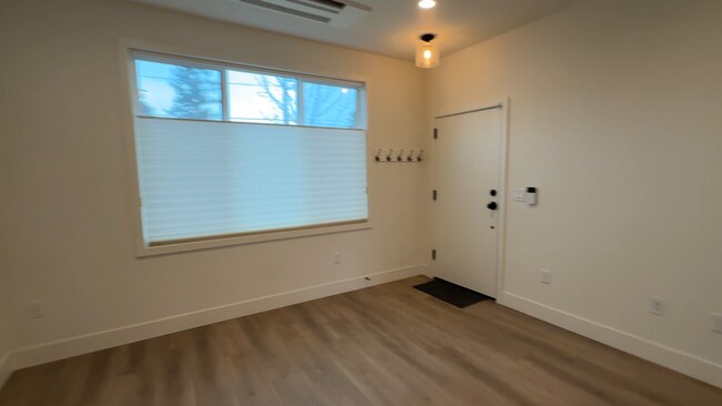 Foto del edificio - Elegant Townhome with modern architectural design Located in the Brentwood Neighborhood