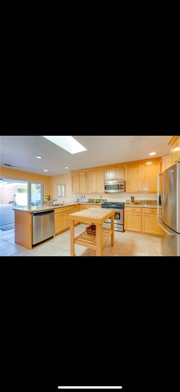 Building Photo - 628 Quincy Ave