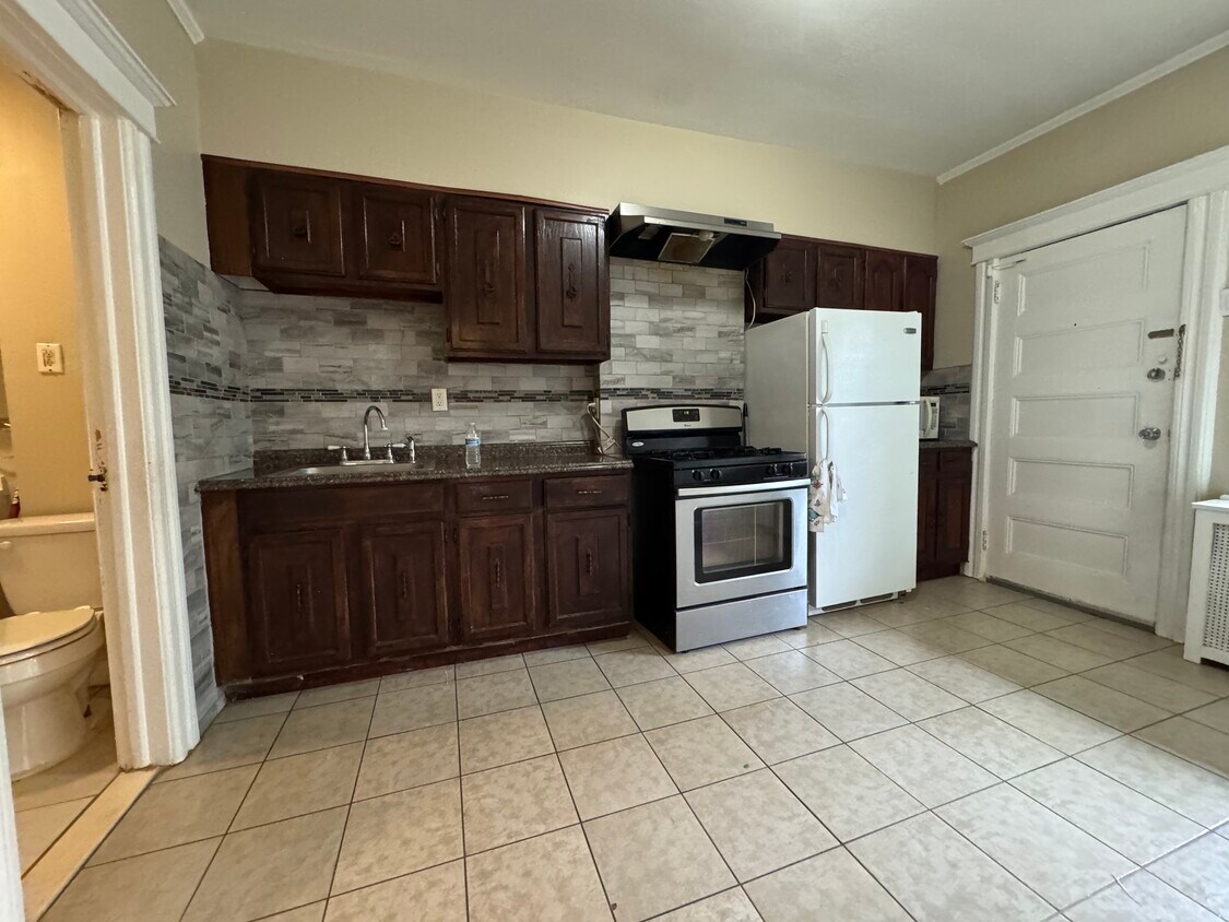 142 W 28th St 2 - 138 W 28th St