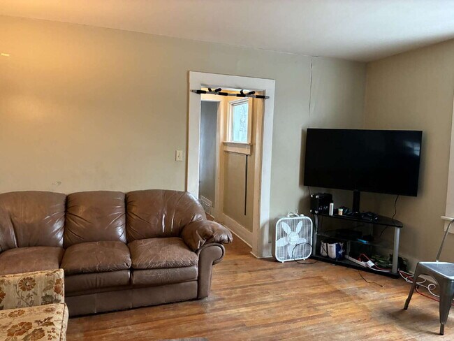 Building Photo - 3 Bed 2 Baths close to UWEC! Available June 1st 2025