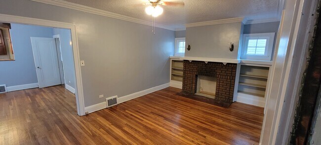 Building Photo - 2185 Glenbury Ave
