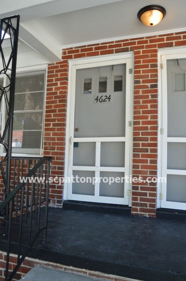 Building Photo - Eau Claire Duplex
