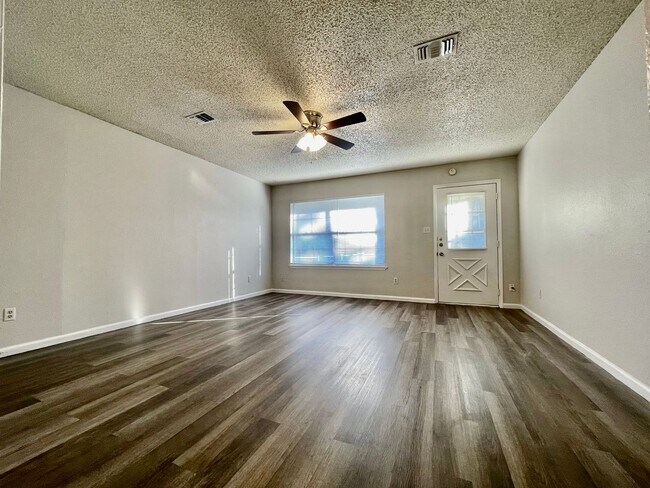 Building Photo - 106 Whitetail