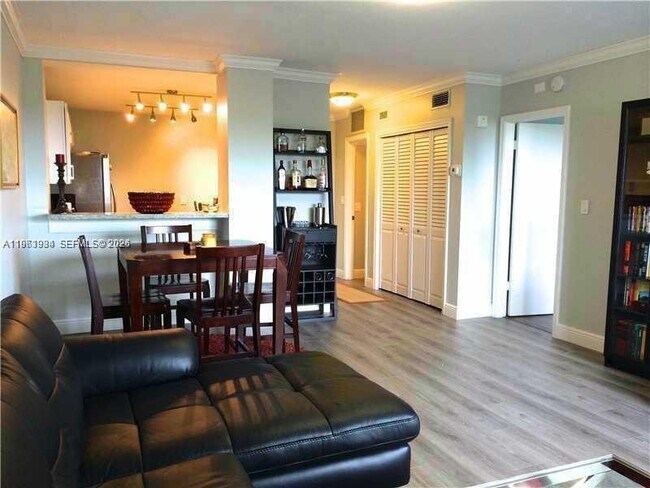 Foto del edificio - 1881 Middle River Dr