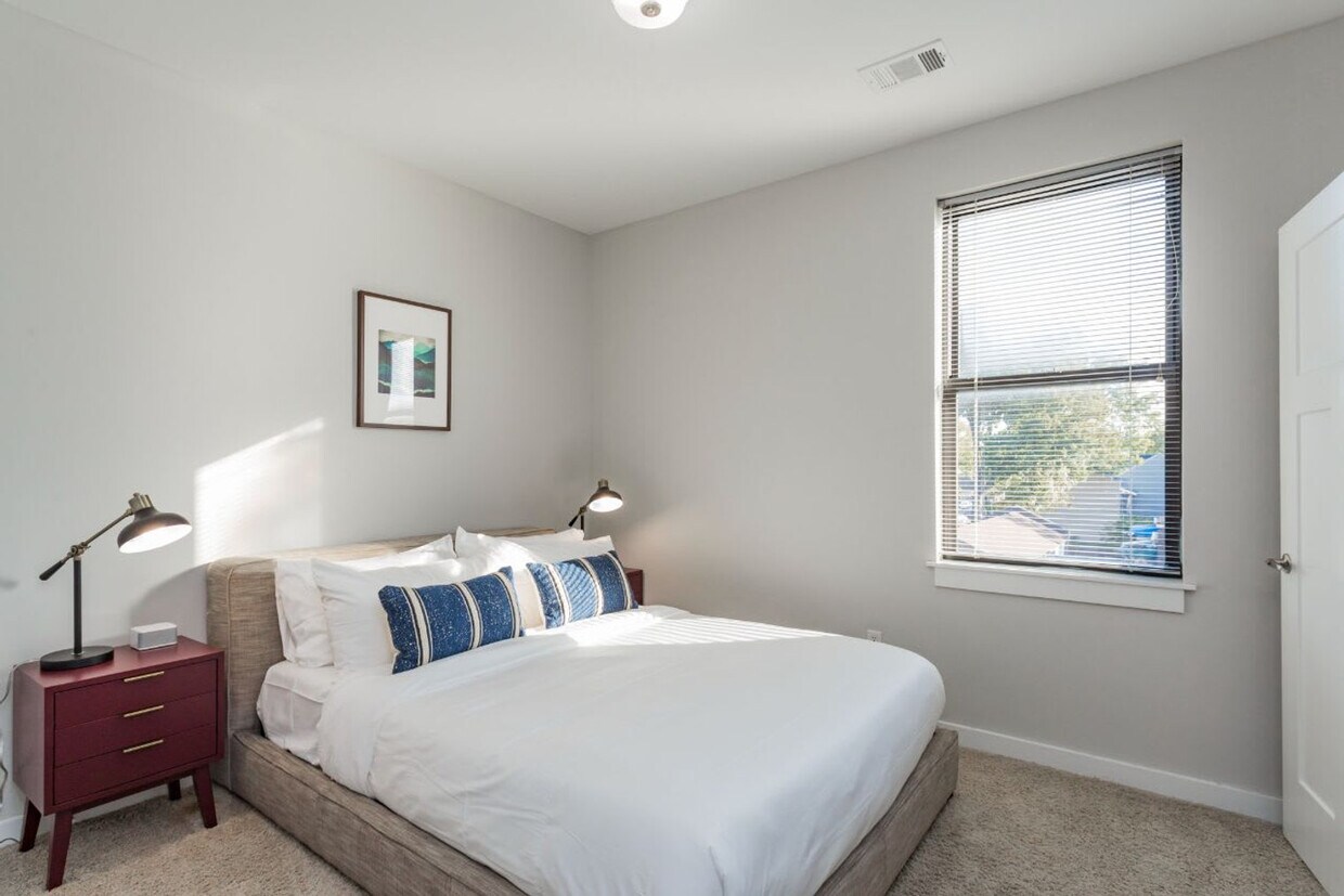 Foto principal - 1016 18th Ave S