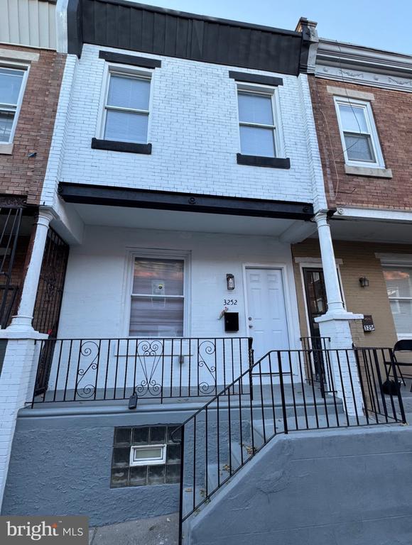 Primary Photo - 3252 Hope St