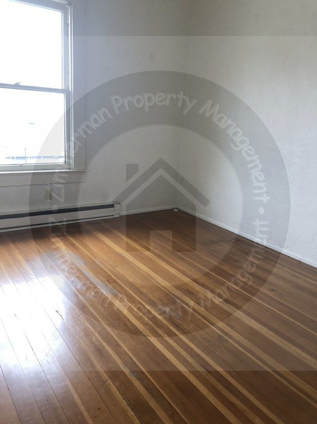 Building Photo - 846 F St