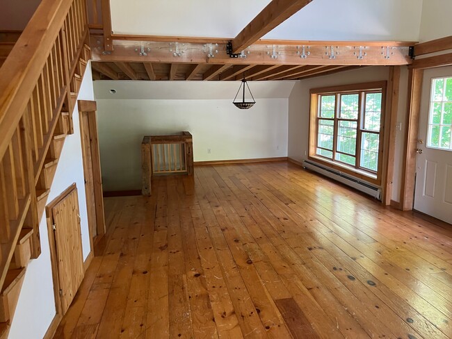 Comedor La cocina está a la izquierda, esta foto se tomó de la sala de estar. - 18 Maple Ave