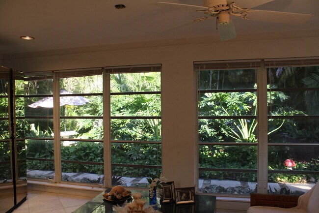Building Photo - 14 Tropical Dr