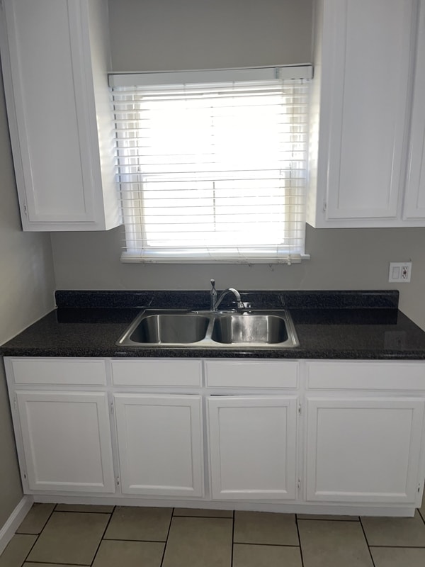 Building Photo - 721 S Grevillea Ave