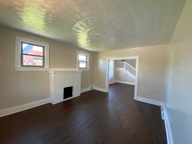 Building Photo - 218 N 12th Ave