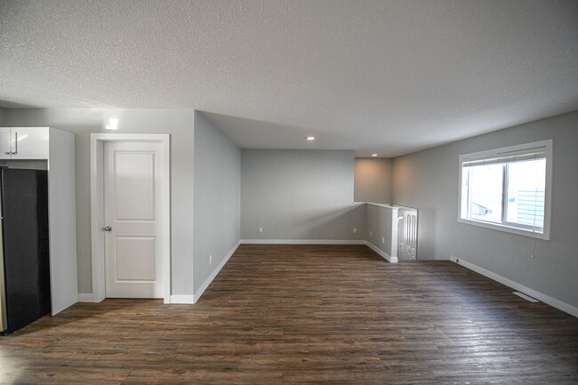 Building Photo - 9533 113 Ave