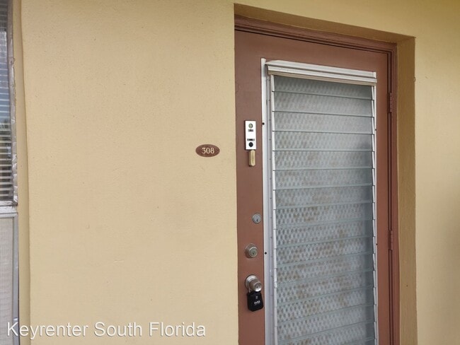 Building Photo - 1 br, 1 bath House - 6021 NW 61st Ave #308