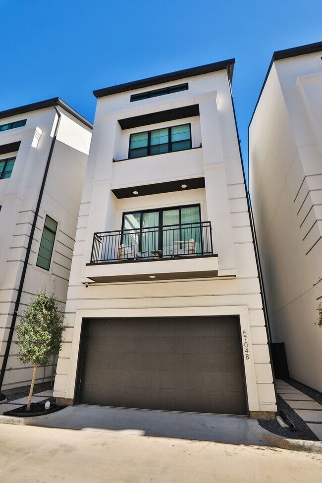 Building Photo - 5704 Fairdale Ln