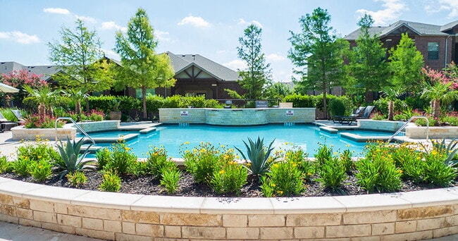 Foto del edificio - Retreat at Stonebridge Ranch Apartments