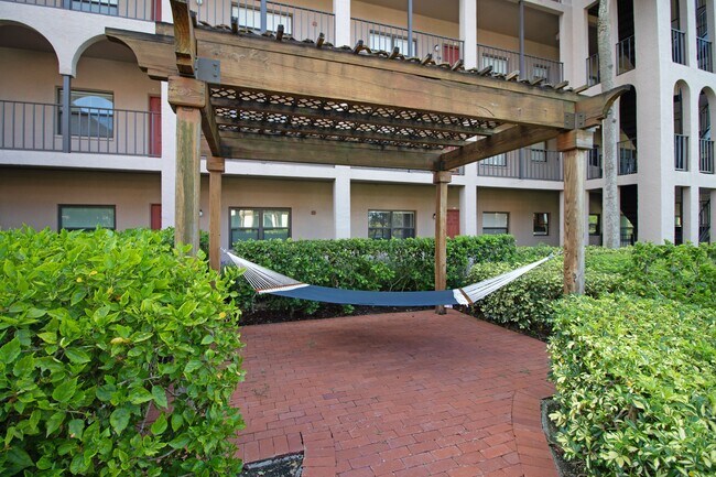 Foto del edificio - 6150 Gulfport Blvd S