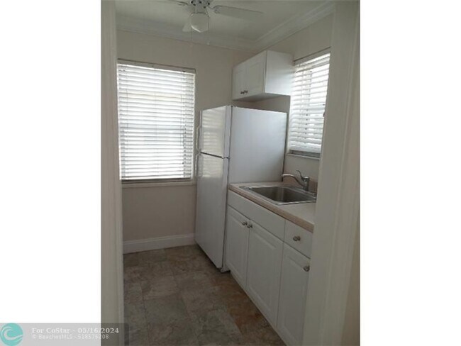 Building Photo - 4565 N Ocean Dr