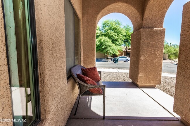 Building Photo - 4830 S VALLECANO Dr