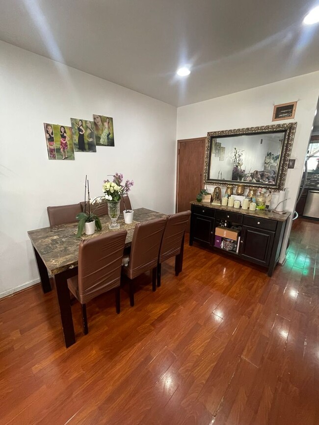 Foto del edificio - Beautifully Updated 3 Bedroom House Availa...