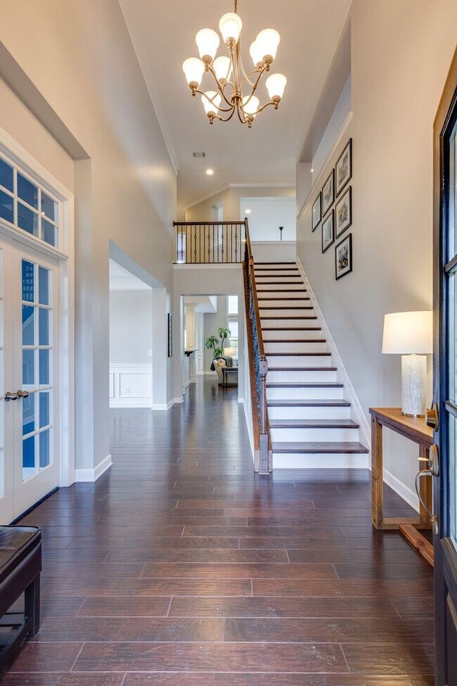 Building Photo - 5 Bedroom Home in Franklin (Easy access to...