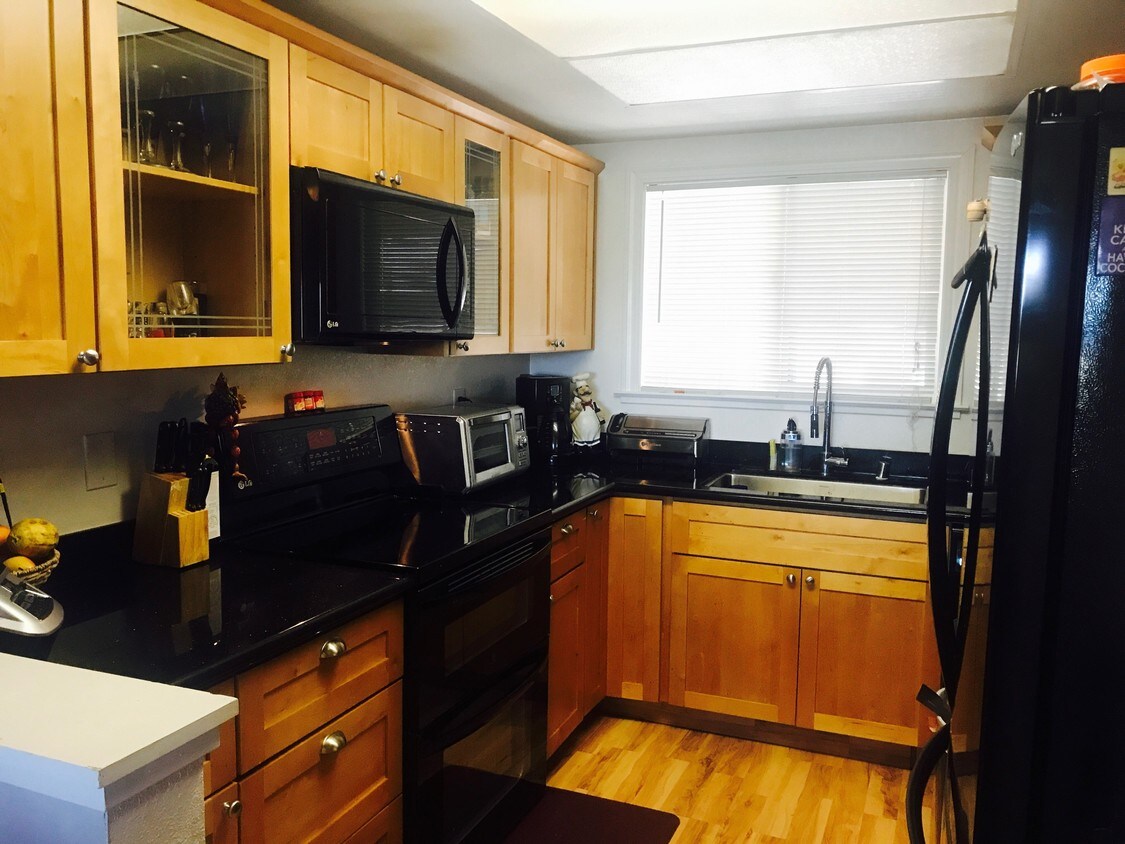 Remodeled kitchen with new appliances. - 6 Margarita Terrace