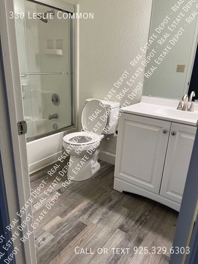 Building Photo - 330 Leslie Common