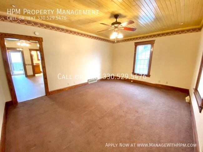 Building Photo - 837 Parkview St NE