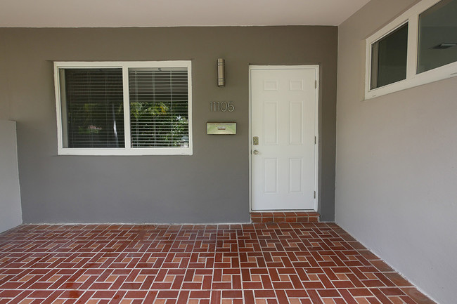 Building Photo - Biscayne Park Duplex