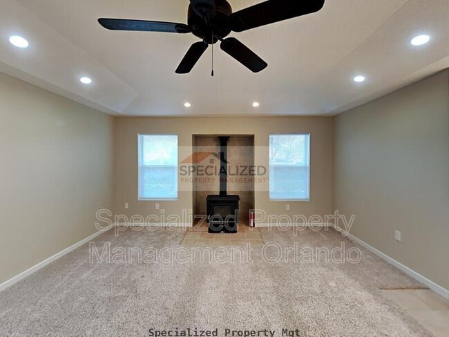 Building Photo - 953 Red Fox Rd