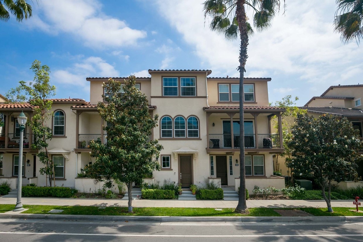 810 East Promenade, Azusa, CA 91702 Townhome Rentals in Azusa CA