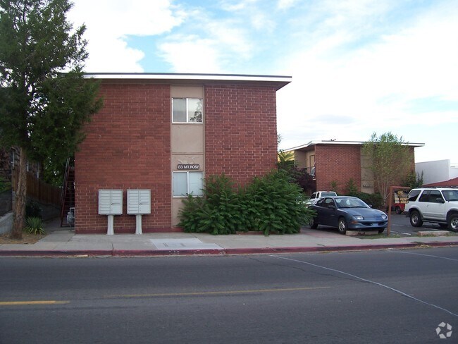 Foto del edificio - 133 Mt. Rose St